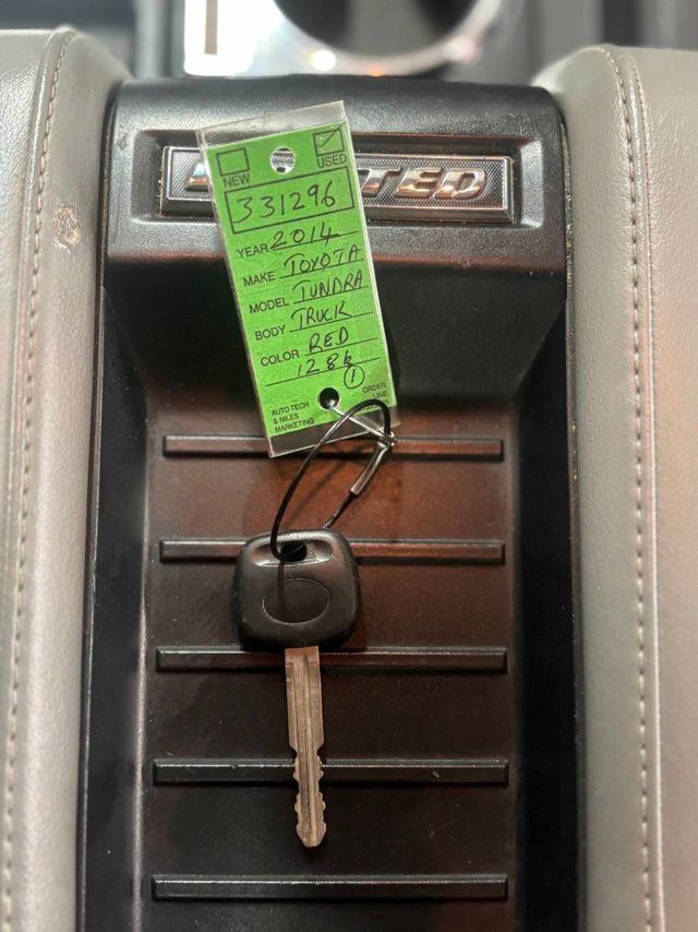 2014 Toyota Tundra CrewMax 5.7L FFV V8 6-Spd AT LTD (Natl) - 23055999 - 34
