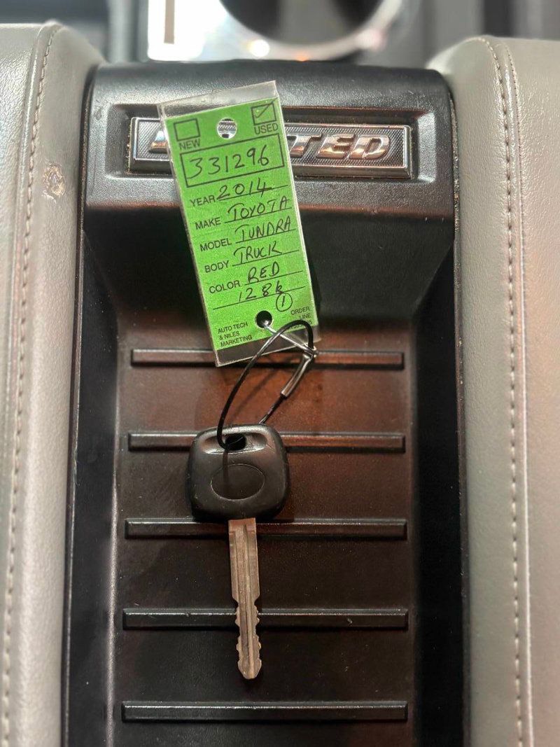 2014 Toyota Tundra CrewMax 5.7L FFV V8 6-Spd AT LTD (Natl) - 23055999 - 34