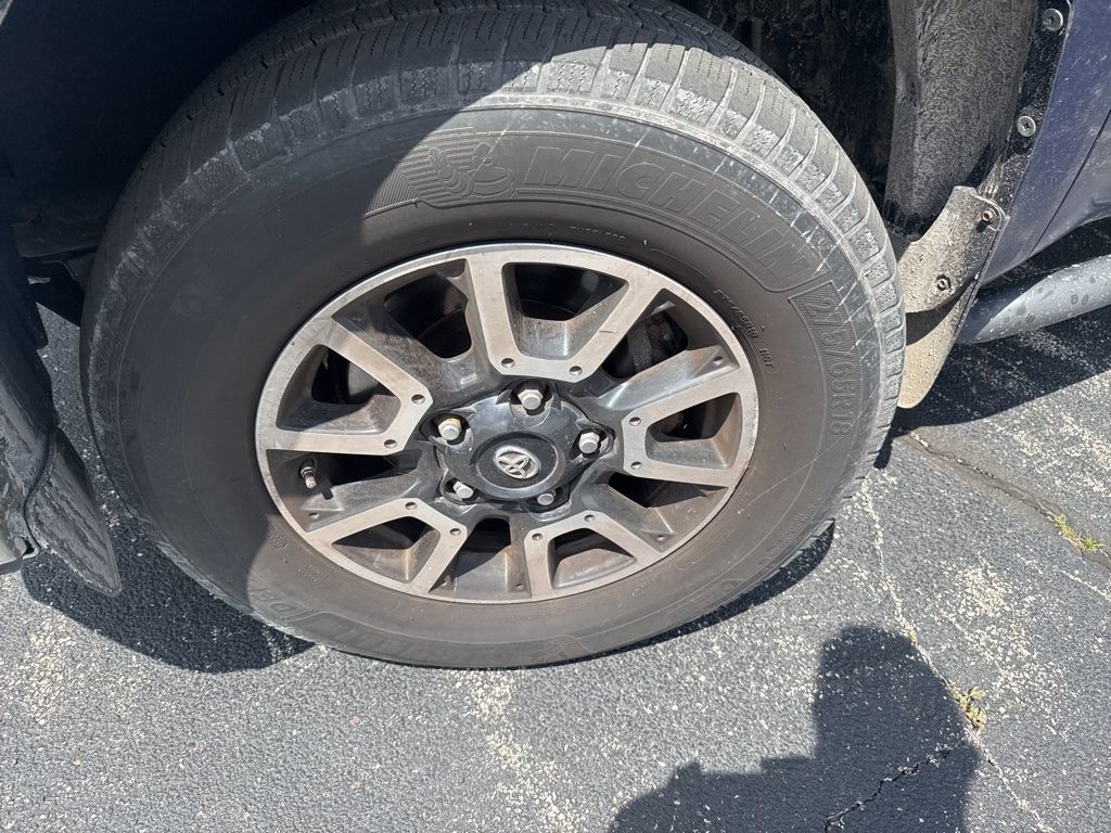 2014 Toyota Tundra CrewMax 5.7L FFV V8 6-Spd AT SR5 (Natl) - 23031660 - 1