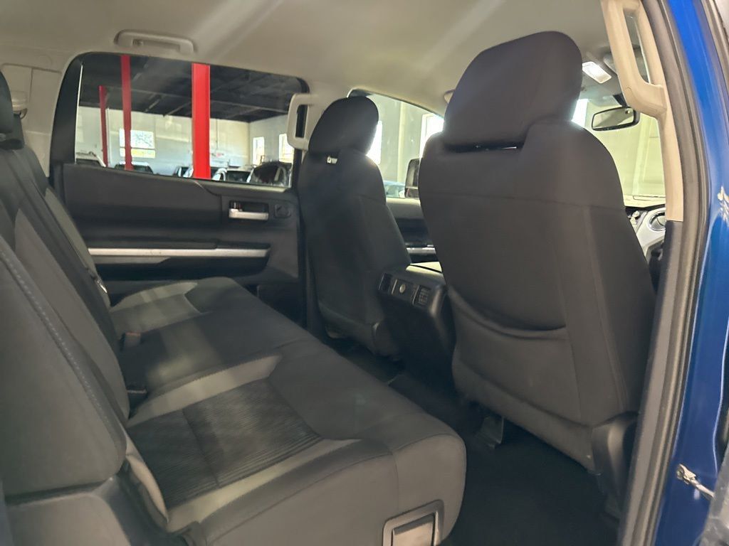 2014 Toyota Tundra CrewMax 5.7L FFV V8 6-Spd AT SR5 (Natl) - 23031660 - 33