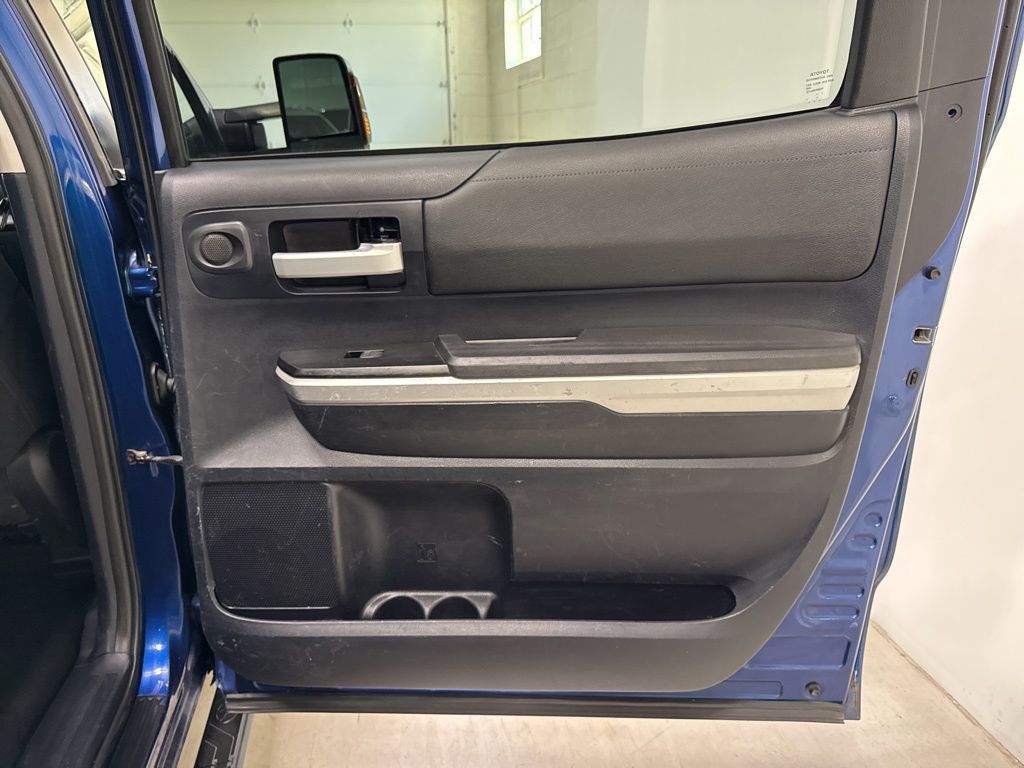 2014 Toyota Tundra CrewMax 5.7L FFV V8 6-Spd AT SR5 (Natl) - 23031660 - 35