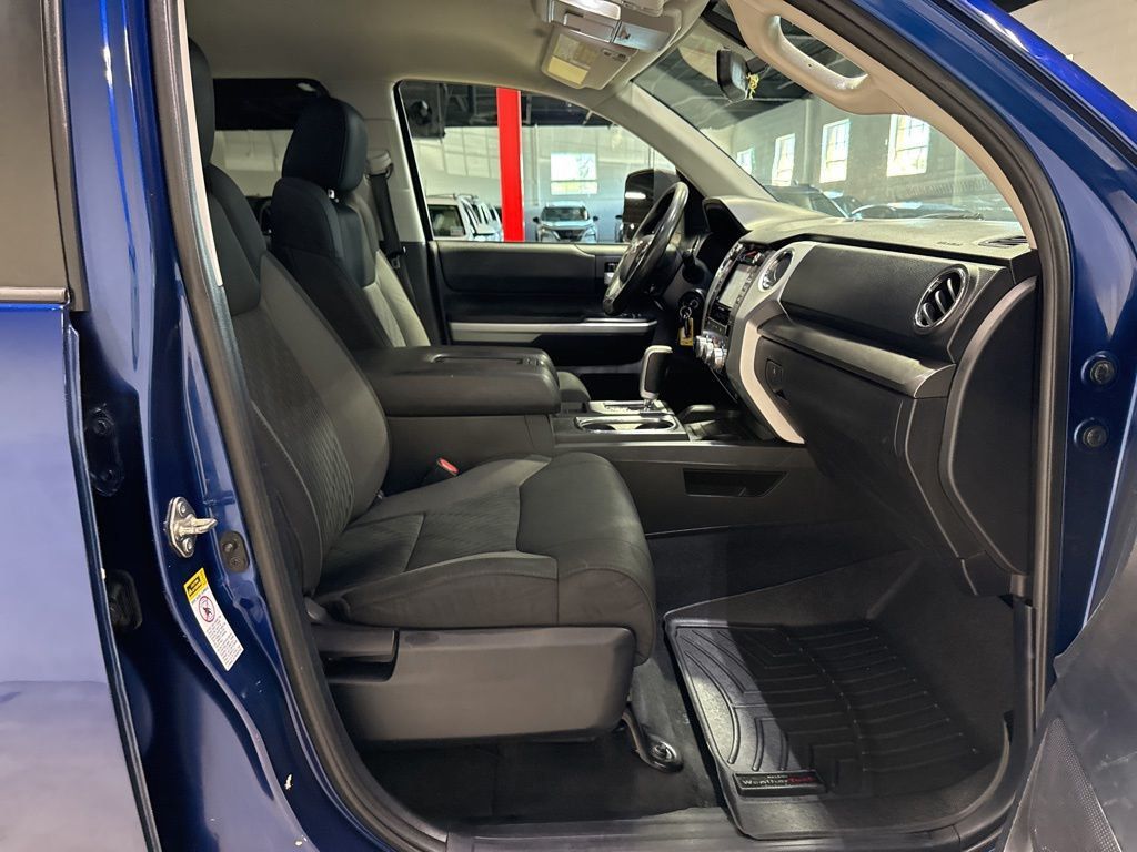 2014 Toyota Tundra CrewMax 5.7L FFV V8 6-Spd AT SR5 (Natl) - 23031660 - 36