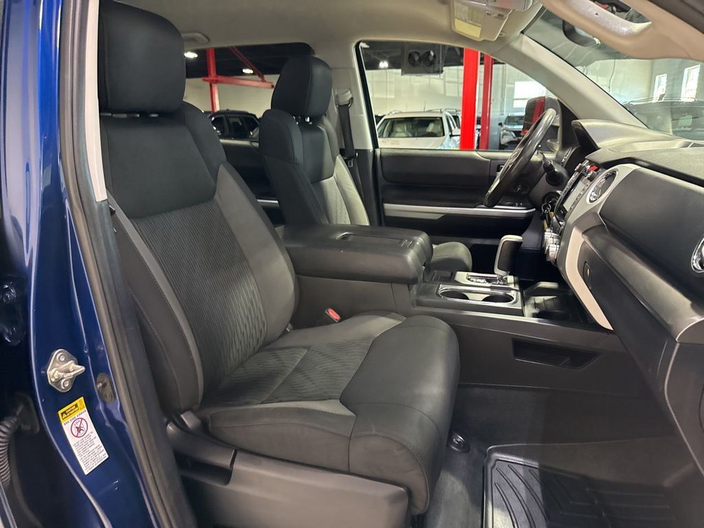 2014 Toyota Tundra CrewMax 5.7L FFV V8 6-Spd AT SR5 (Natl) - 23031660 - 38