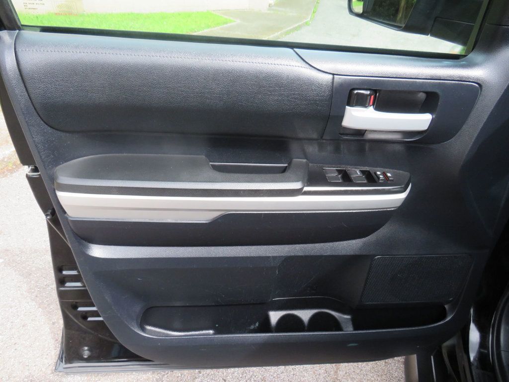 2014 Toyota Tundra Double Cab 5.7L FFV V8 6-Spd AT SR5 (Natl) - 22856132 - 8