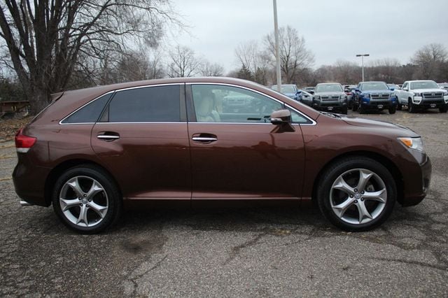 2014 Toyota Venza XLE photo 3