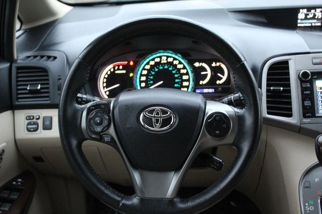 2014 Toyota Venza XLE photo 32