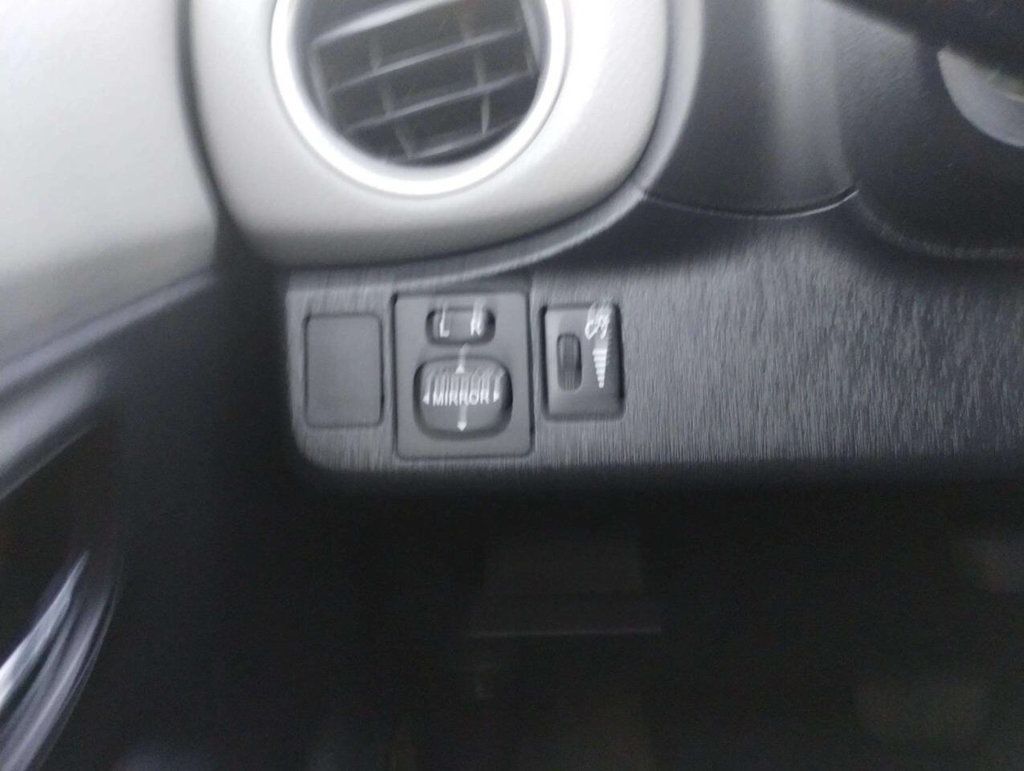 2014 Toyota Yaris 5dr Liftback Automatic LE (TMC/CBU Plant) - 22929250 - 27