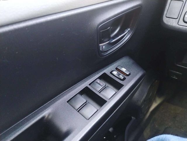 2014 Toyota Yaris 5dr Liftback Automatic LE (TMC/CBU Plant) - 22929250 - 28