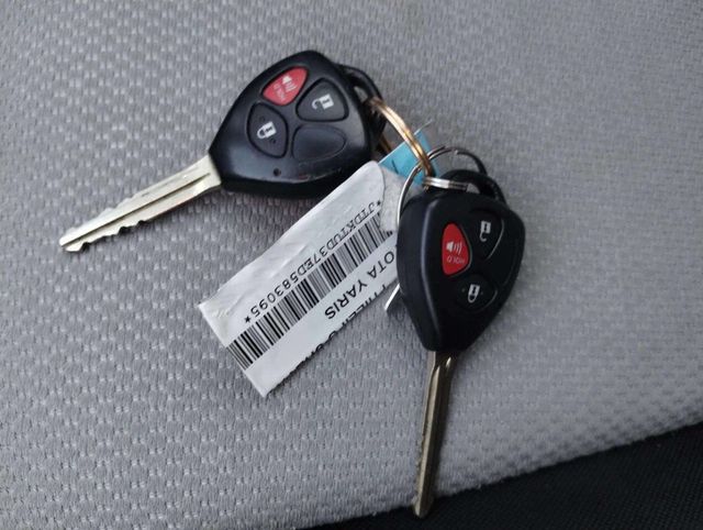 2014 Toyota Yaris 5dr Liftback Automatic LE (TMC/CBU Plant) - 22929250 - 35