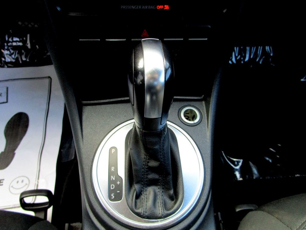 2014 Volkswagen Beetle Coupe  - 23051023 - 22