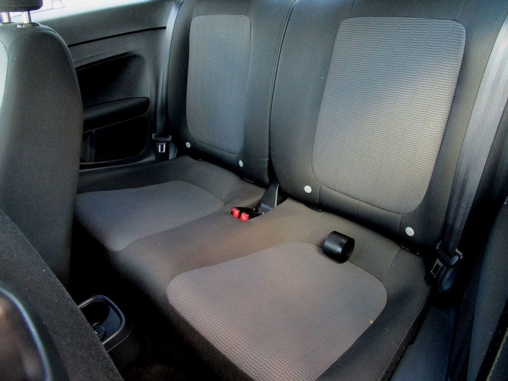 2014 Volkswagen Beetle Coupe  - 23051023 - 23