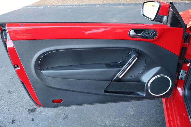 2014 Volkswagen Beetle Coupe 2dr Automatic 1.8T w/Premium PZEV - 22969226 - 12