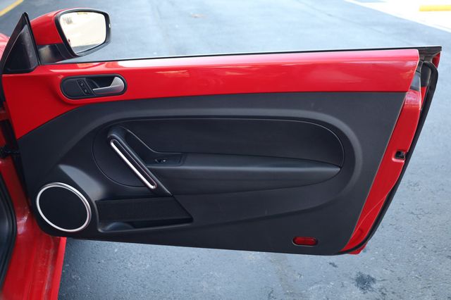 2014 Volkswagen Beetle Coupe 2dr Automatic 1.8T w/Premium PZEV - 22969226 - 17