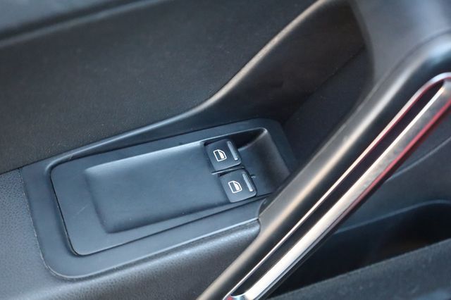 2014 Volkswagen Beetle Coupe 2dr Automatic 1.8T w/Premium PZEV - 22969226 - 27