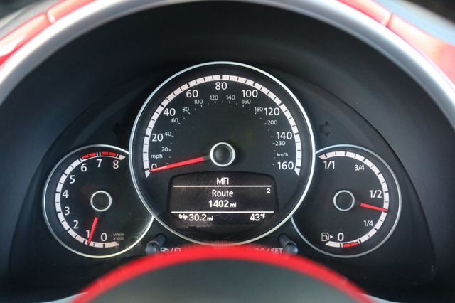 2014 Volkswagen Beetle Coupe 2dr Automatic 1.8T w/Premium PZEV - 22969226 - 36