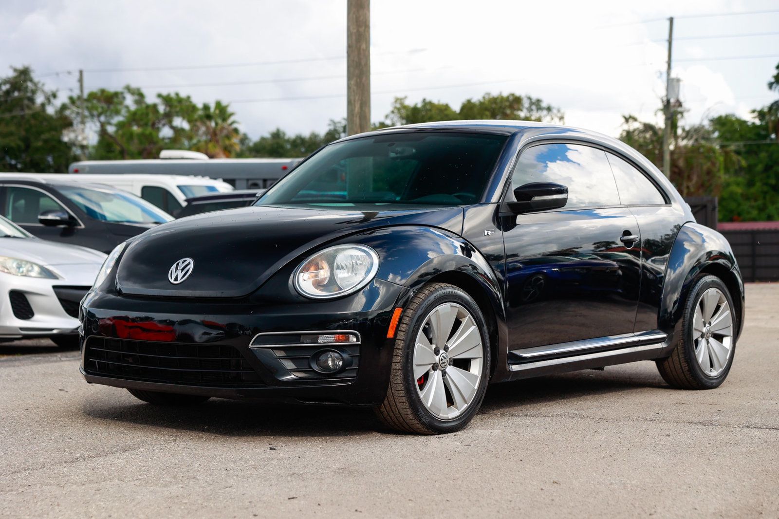 2014 Volkswagen Beetle Turbo R-Line photo 3