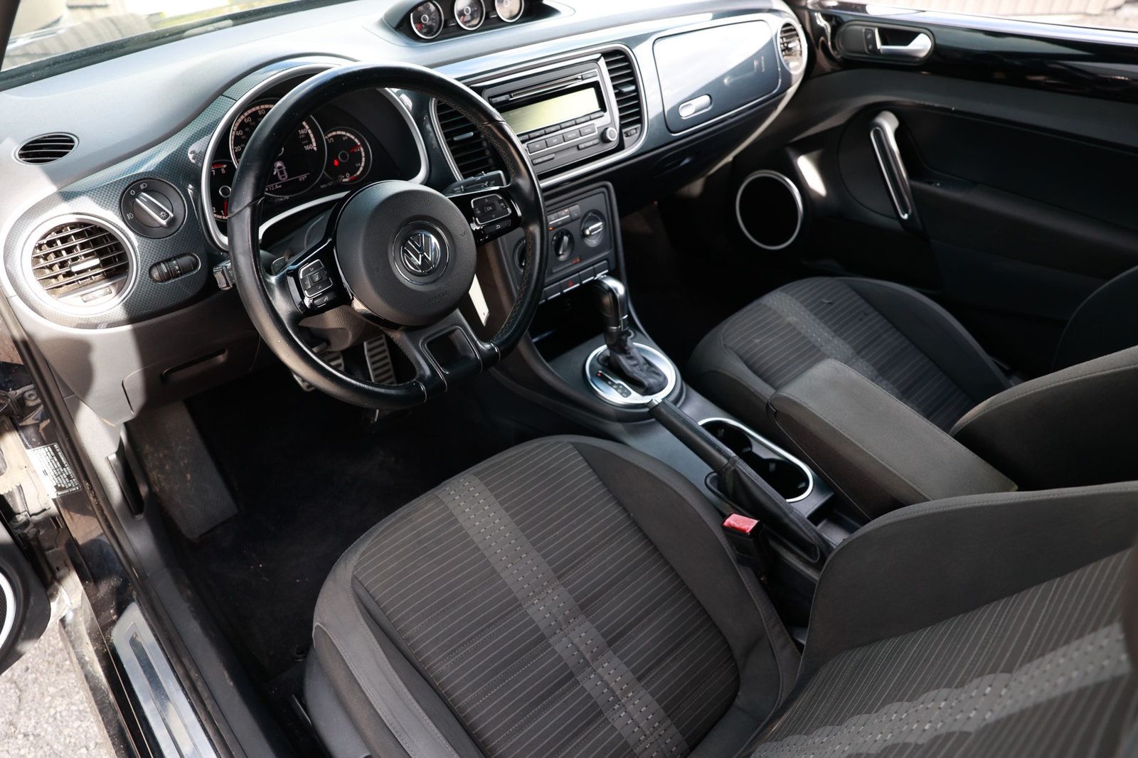 2014 Volkswagen Beetle Turbo R-Line photo 4