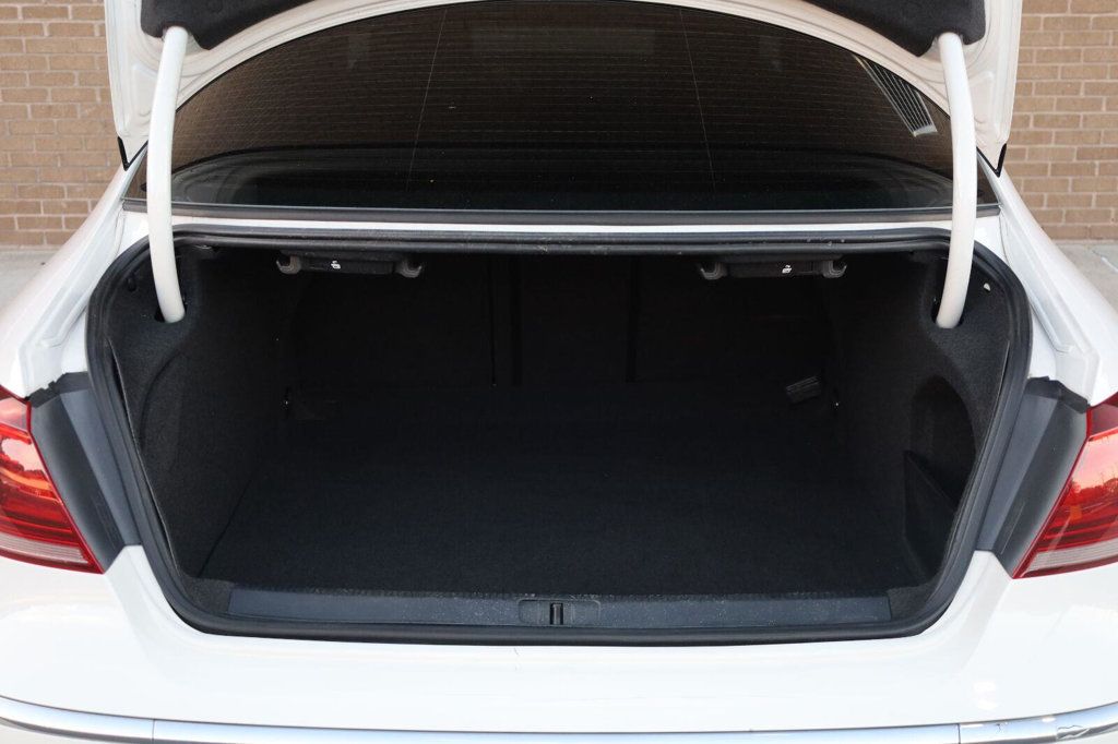 Volkswagen CC photo 13