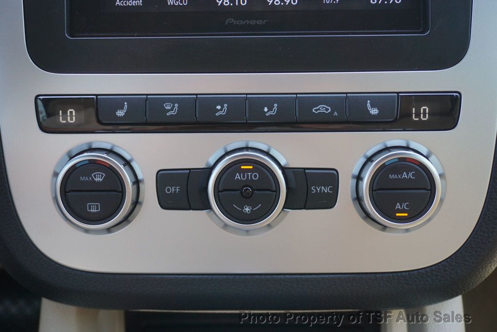 2014 Volkswagen Eos 2dr Convertible Komfort - 23062305 - 29
