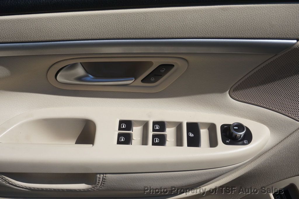 2014 Volkswagen Eos 2dr Convertible Komfort - 23062305 - 37