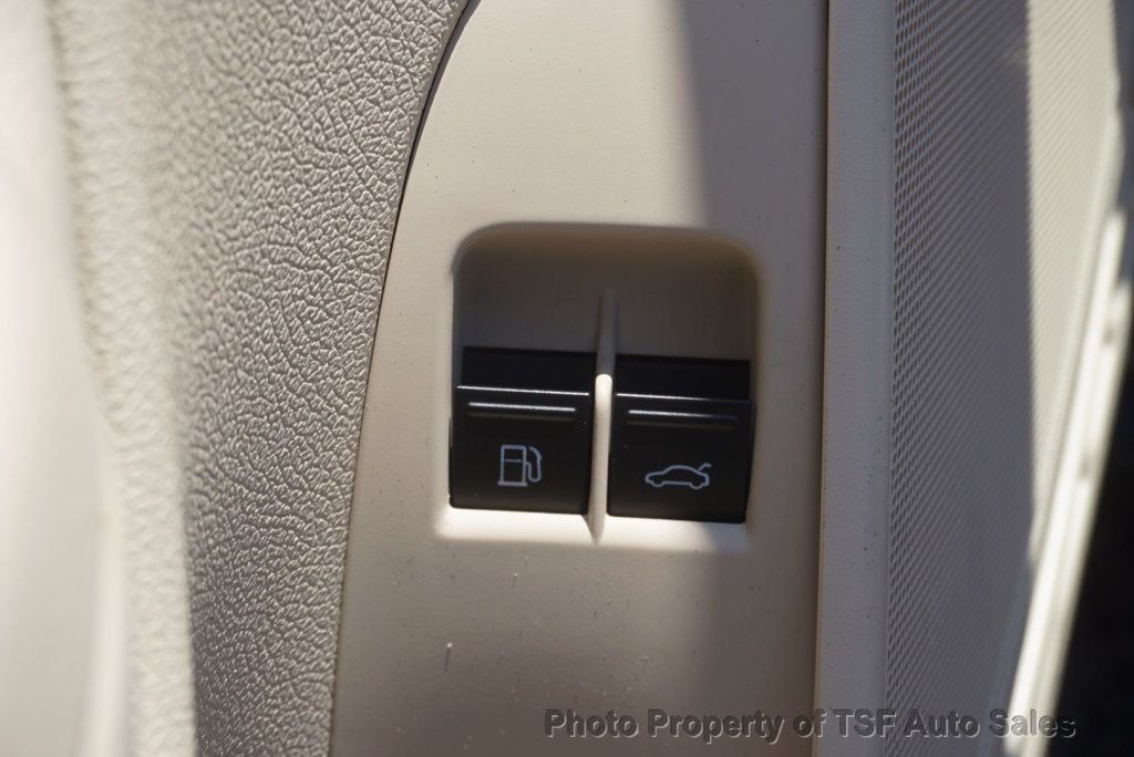 2014 Volkswagen Eos 2dr Convertible Komfort - 23062305 - 38