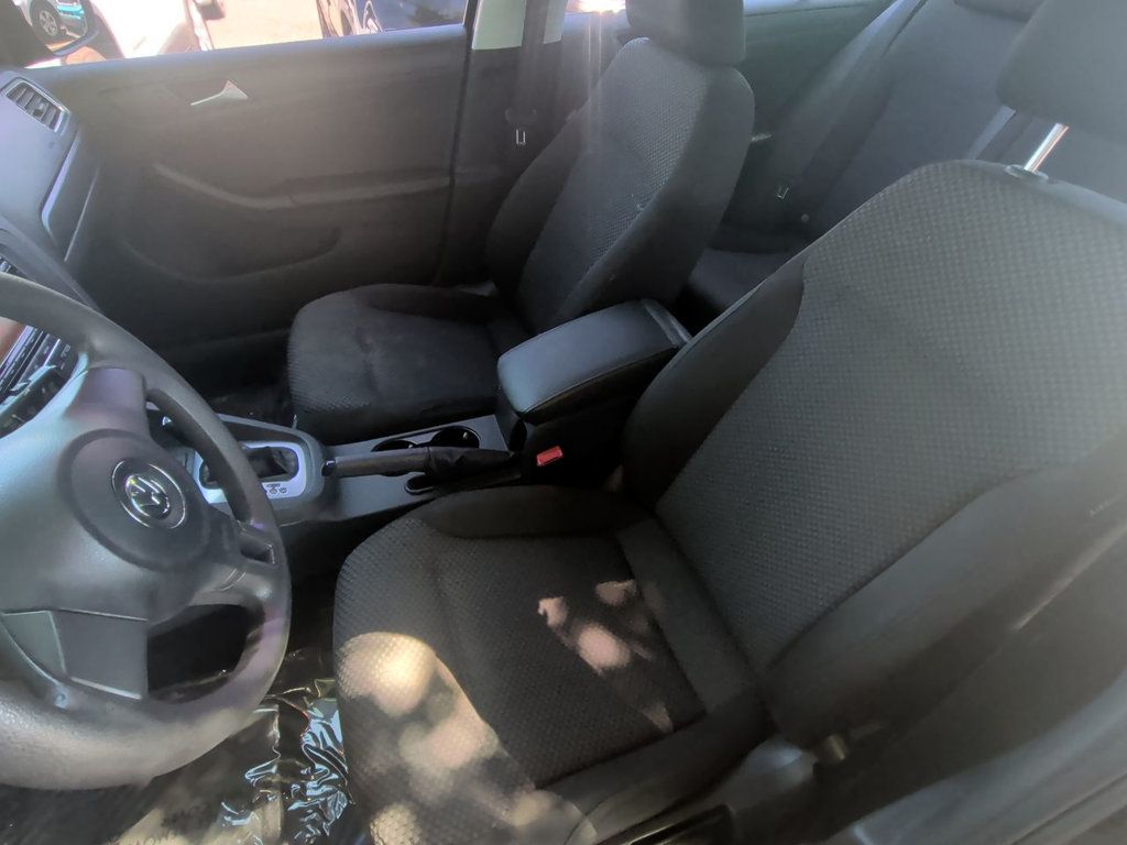 Volkswagen Jetta Sedan 4dr Automatic S photo 14