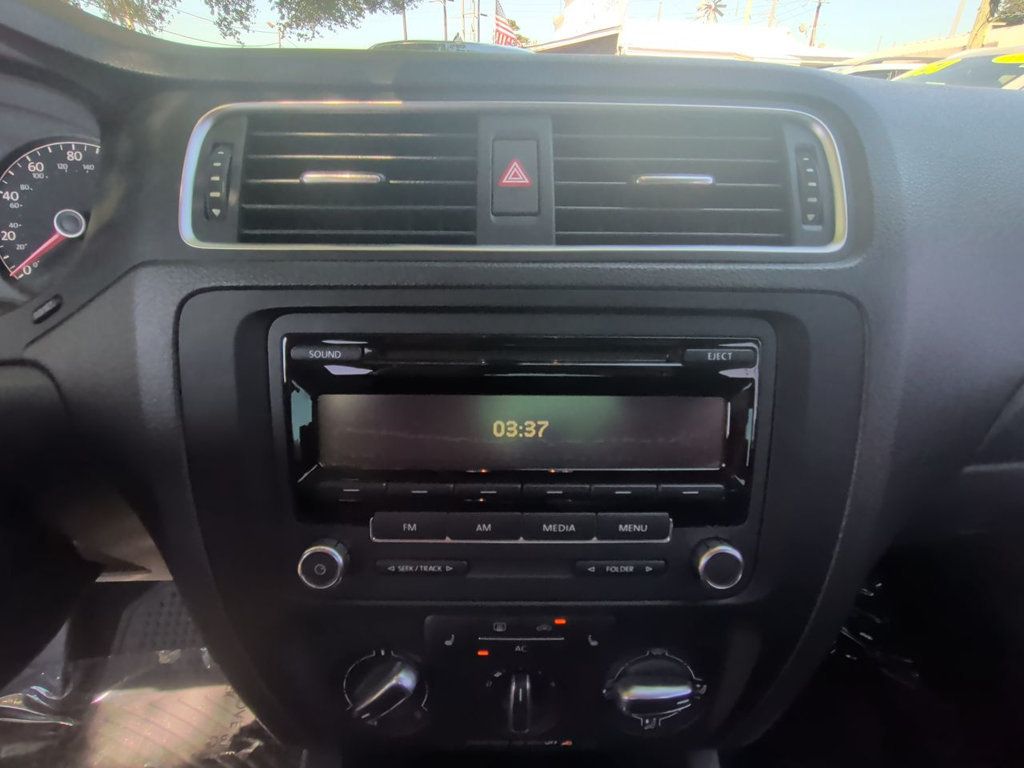 Volkswagen Jetta Sedan 4dr Automatic S photo 17