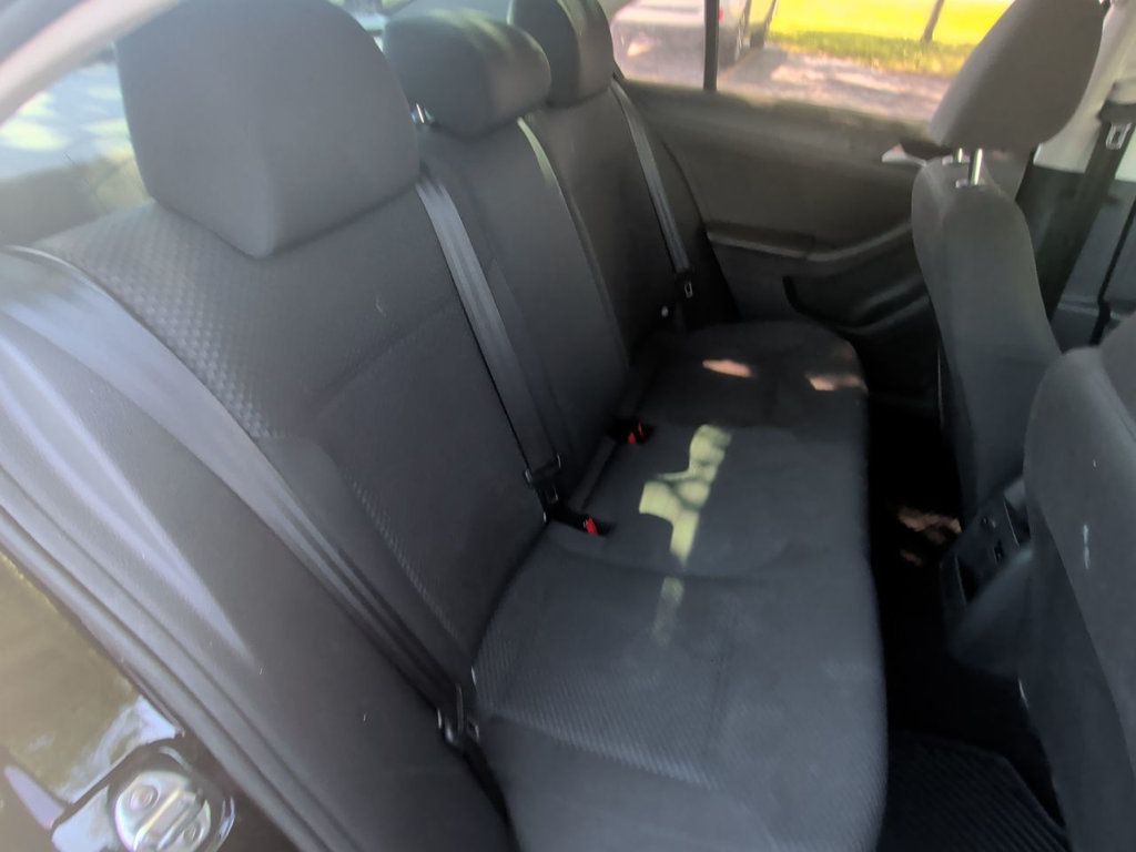 Volkswagen Jetta Sedan 4dr Automatic S photo 20