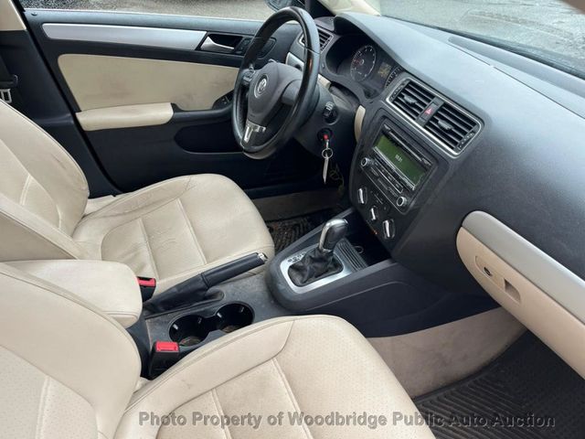 2014 Volkswagen Jetta Sedan SE - 23007572 - 9