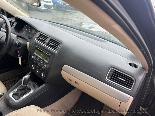 2014 Volkswagen Jetta Sedan SE - 23007572 - 8