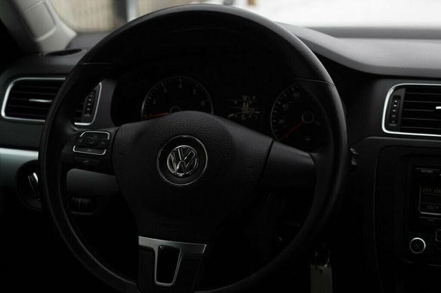 2014 Volkswagen Jetta Sedan SE PZEZ W/ NEW TIRES - 22952637 - 12
