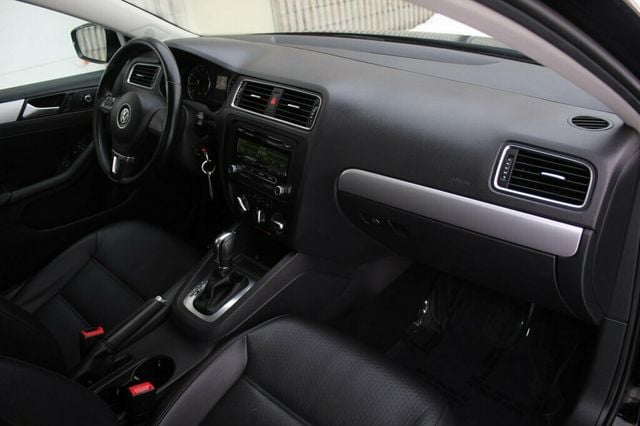 2014 Volkswagen Jetta Sedan SE PZEZ W/ NEW TIRES - 22952637 - 8