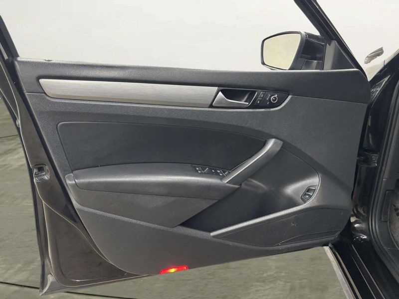 2014 Volkswagen Passat 1.8T SE 4dr Sedan 6A - 22979981 - 9