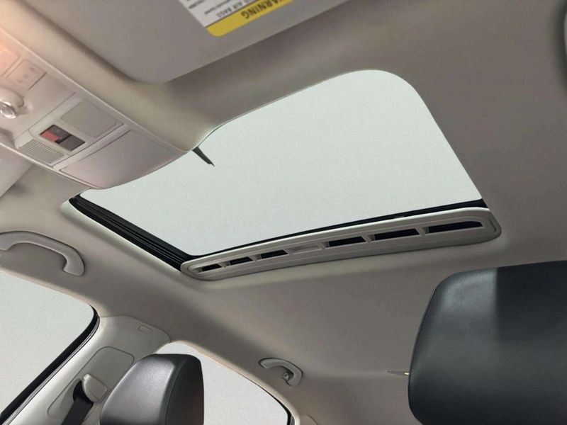 2014 Volkswagen Passat 1.8T SE 4dr Sedan 6A - 22979981 - 12