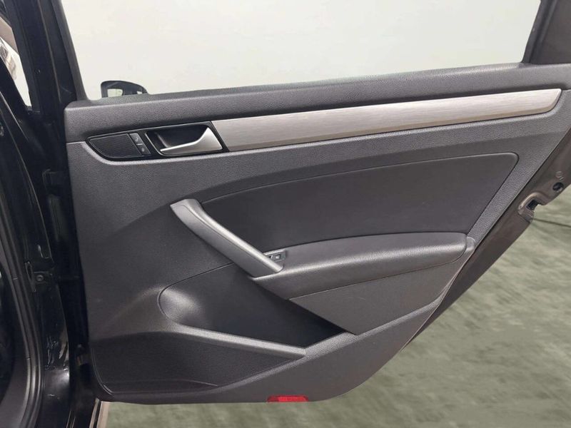 2014 Volkswagen Passat 1.8T SE 4dr Sedan 6A - 22979981 - 16