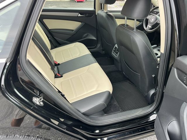 2014 Volkswagen Passat Fuel Sipping TDi Turbo Diesel 6-speed MPGs! - 23025749 - 23
