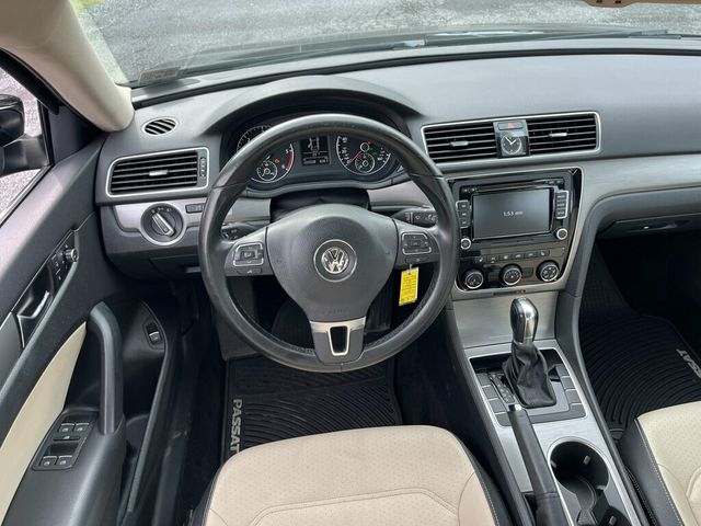 2014 Volkswagen Passat Fuel Sipping TDi Turbo Diesel 6-speed MPGs! - 23025749 - 29