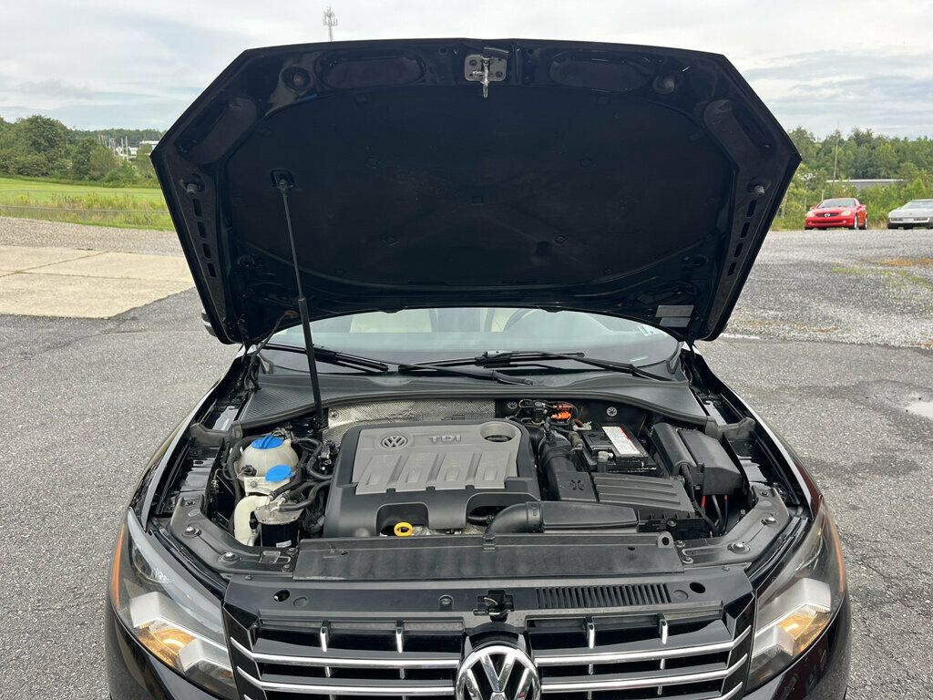 2014 Volkswagen Passat Fuel Sipping TDi Turbo Diesel 6-speed MPGs! - 23025749 - 32