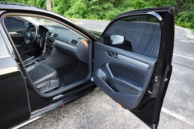 2014 Volkswagen Passat SE - 23047228 - 32