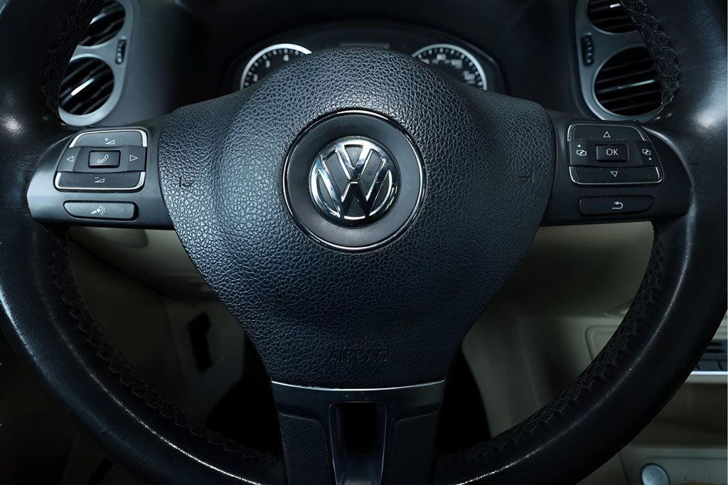 2014 Volkswagen Tiguan SEL photo 28
