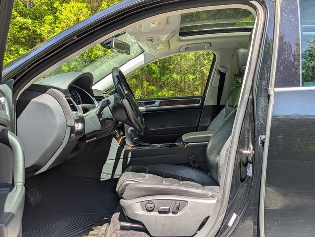 2014 Volkswagen Touareg 4dr TDI Lux - 23023719 - 16
