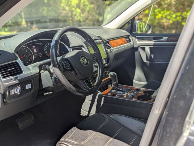 2014 Volkswagen Touareg 4dr TDI Lux - 23023719 - 17