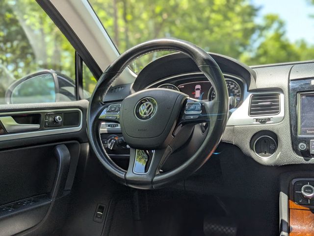 2014 Volkswagen Touareg 4dr TDI Lux - 23023719 - 21