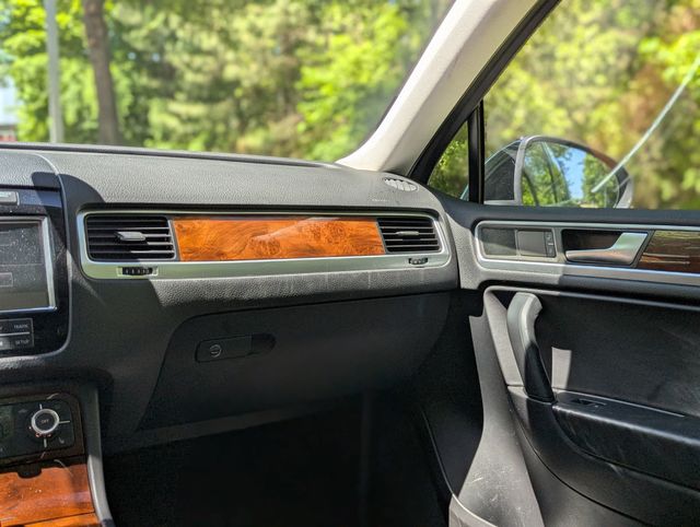 2014 Volkswagen Touareg 4dr TDI Lux - 23023719 - 22