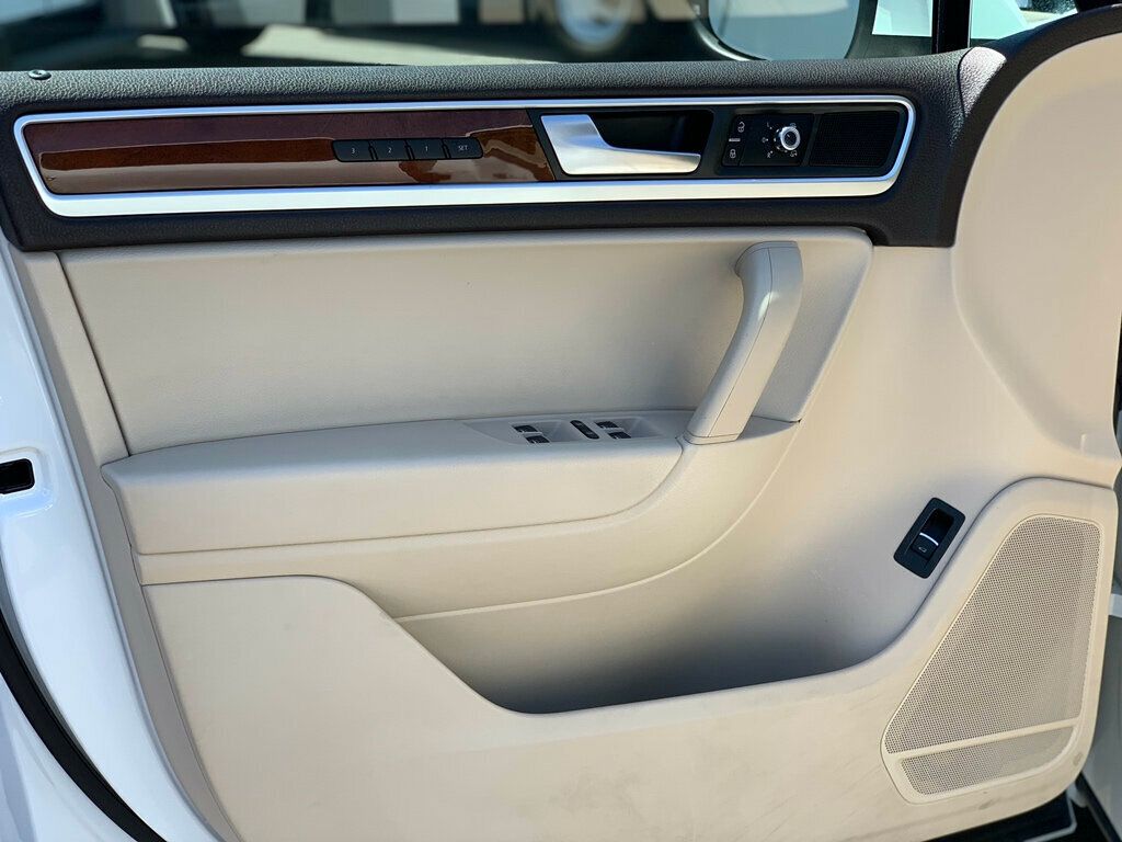 2014 Volkswagen Touareg TDI photo 16