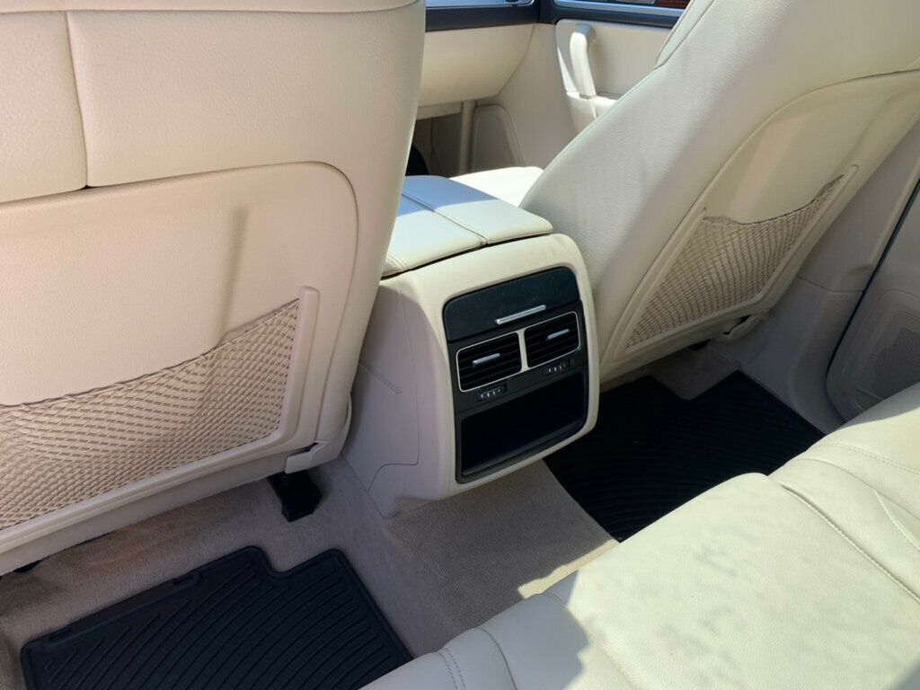 2014 Volkswagen Touareg TDI photo 26