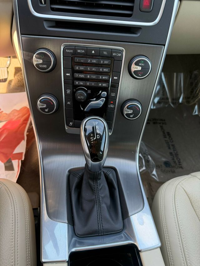 2014 Volvo S60 4dr Sedan T5 Platinum FWD - 22979707 - 21