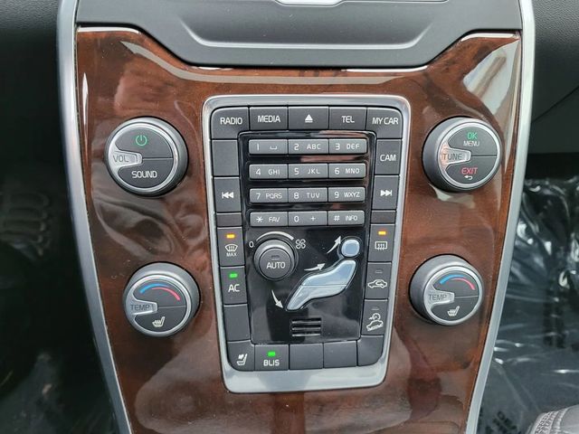 2014 Volvo XC70 T6 Wagon 4D - 22969892 - 29