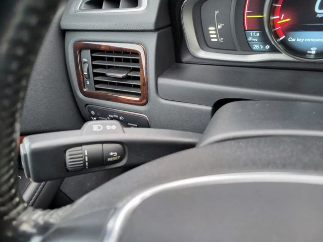 2014 Volvo XC70 T6 Wagon 4D - 22969892 - 32