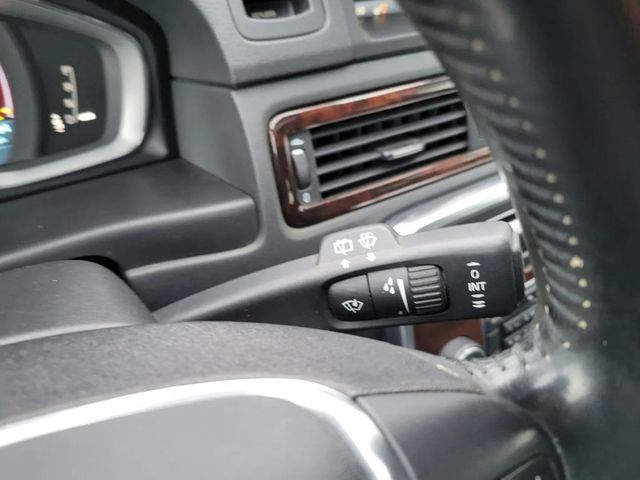 2014 Volvo XC70 T6 Wagon 4D - 22969892 - 33